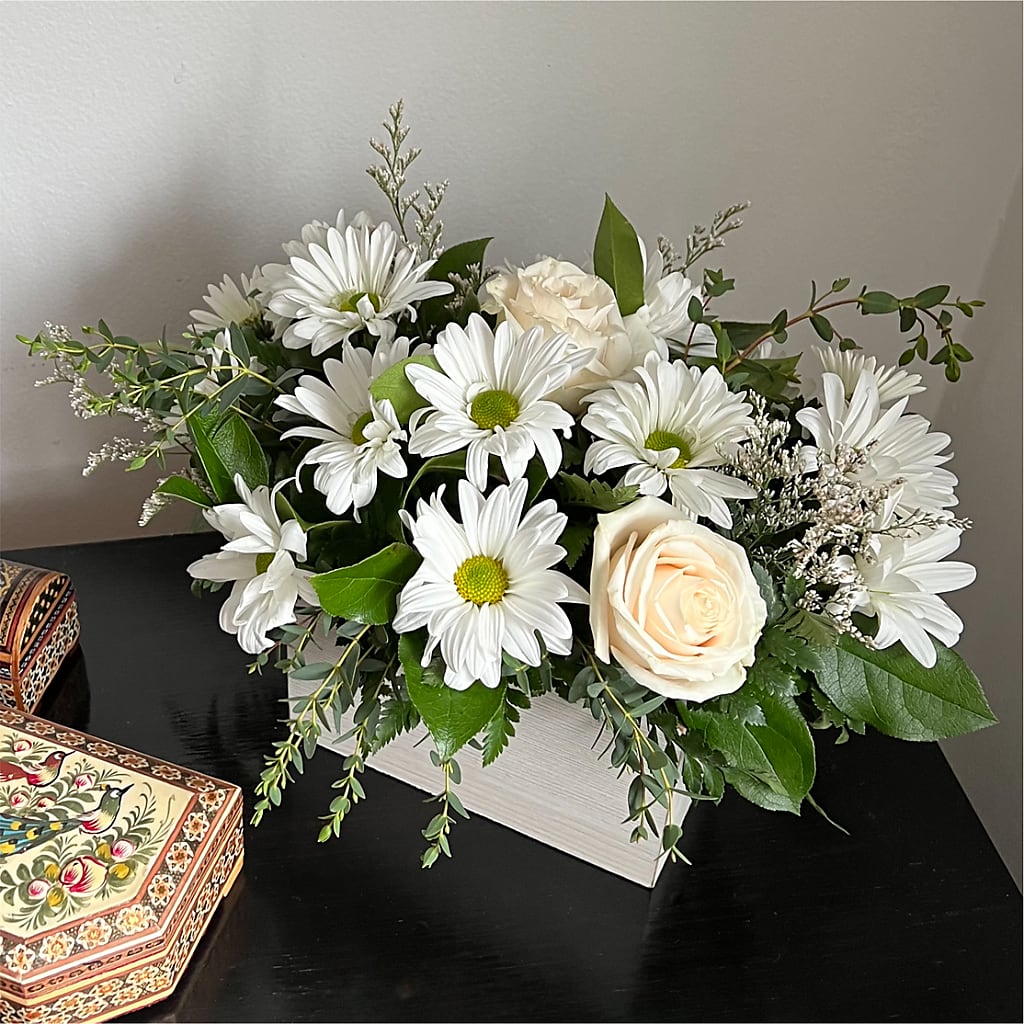 Fresh Linen Box Bouquet –  Rj Flowers Design, Galloway OH